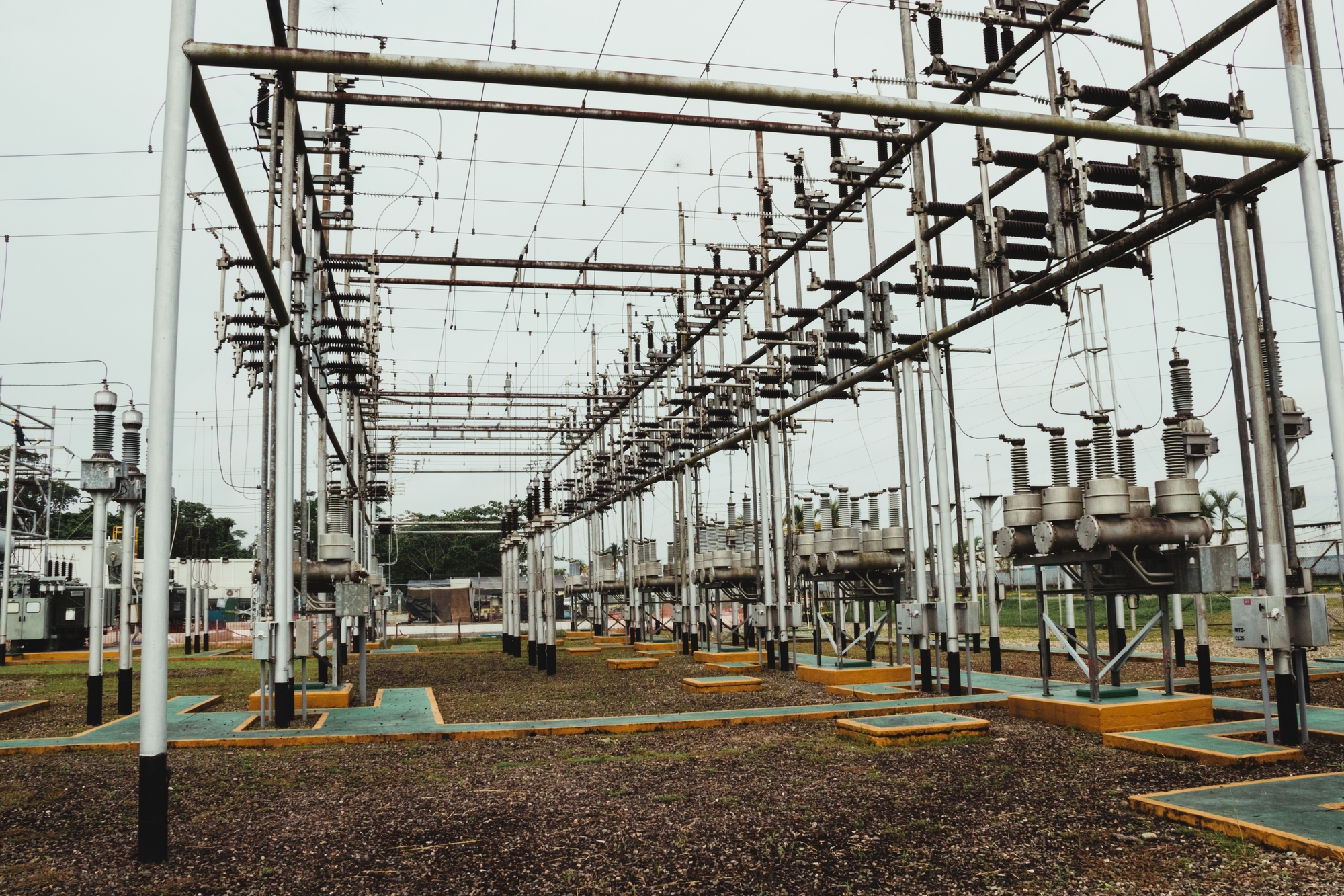 Engenharia elétrica industrial aplicada a instalações e sistemas elétricos